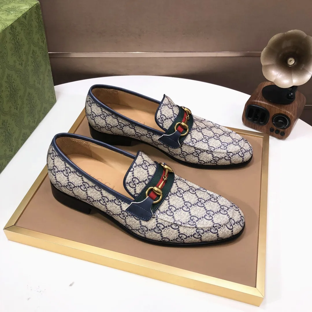 Men's shoes💰500💰Italy's top luxury men's shoe giant (GUCCI) (Gucci) (full cowhide lining) new arrival🍃Original European style🔰 Pleasant to the eye😍In order to make the shoes more durable and non-deformable🌀The production continues to follow traditional methods but there is still no lack of innovation💪Choose original sheepskin for the leather♻️ Smooth and natural And extra bright ⭐Made of imported cowhide, the first choice of rich people 38-45 (45 customized)